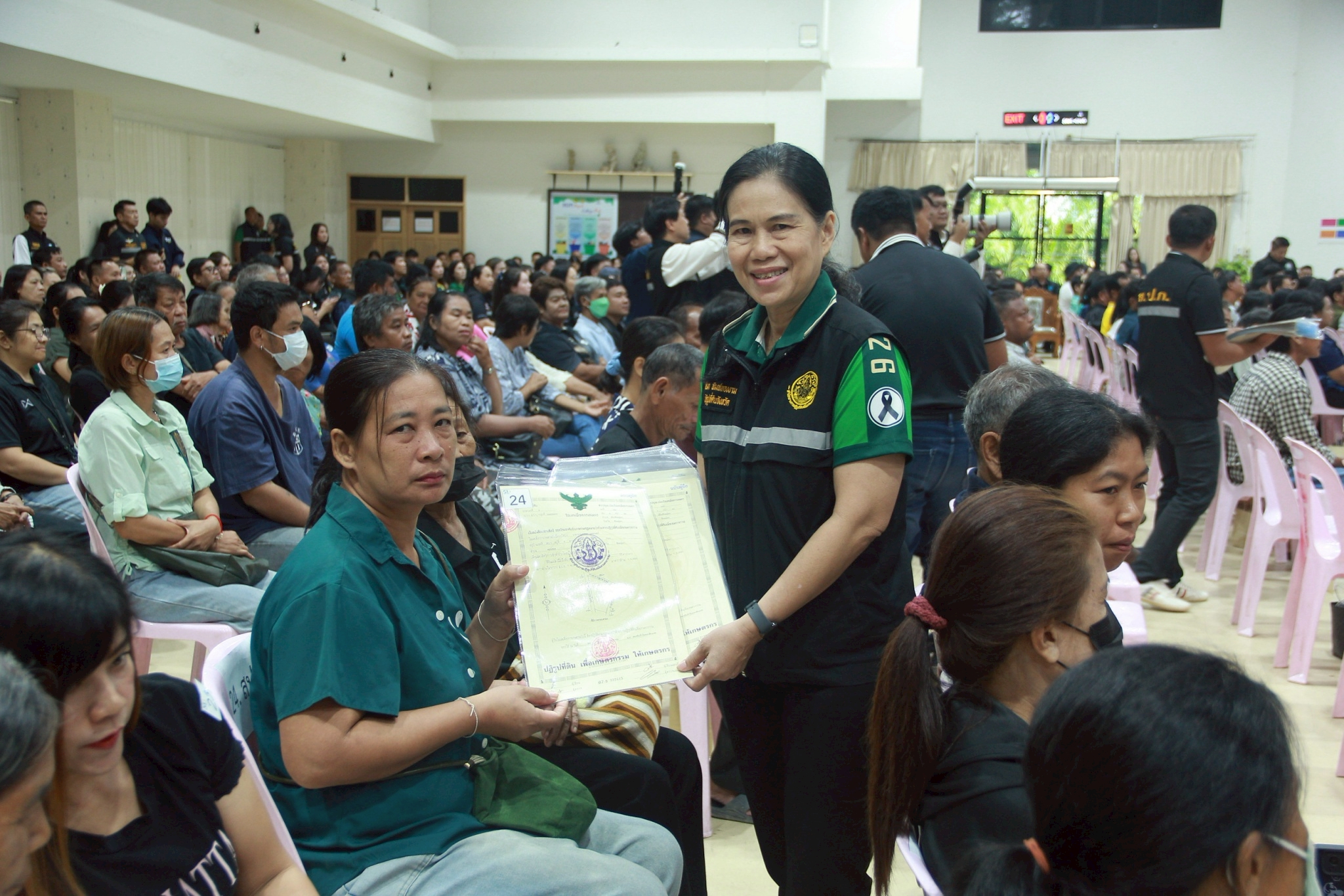 title - ส.ป.ก.พิษณุโลก มอบโฉนดเพื่อการเกษตร ในโอกาสที่รัฐมนตรีช่วยว่าการกระทรวงเกษตรและสหกรณ์ ลงพื้นที่ตรวจราชการในพื้นที่จังหวัดพิษณุโลก จุดที่ 1